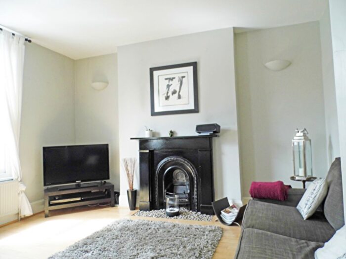 2 Bedroom Maisonette To Rent In Evelyn Road, Richmond, TW9