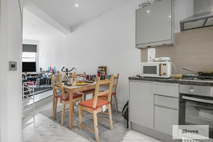 2 Bedroom Apartment For Sale In Sumner Road, Croydon, Surrey, CR0