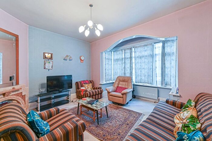 4 Bedroom Semi-detached House For Sale In Craignish Avenue, Norbury, London, SW16