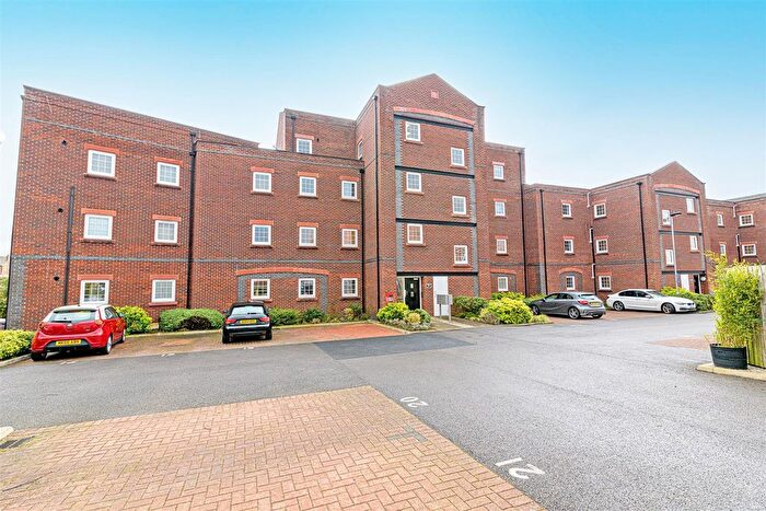 2 Bedroom Flat To Rent In Grayling Mews, Walton Locks, Warrington, WA4