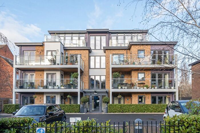 2 Bedroom Flat For Sale In Albemarle Road, Beckenham, BR3
