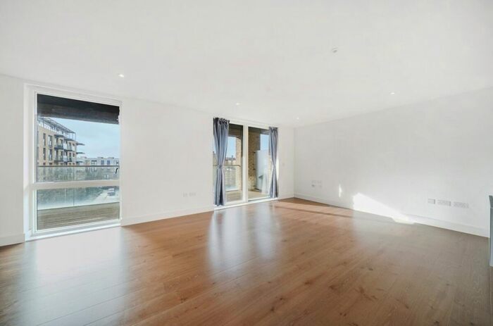 2 Bedroom Flat For Sale In Tizzard Grove, London, SE3