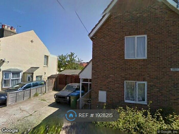 1 Bedroom Flat To Rent In Field Place, Littlehampton, BN17