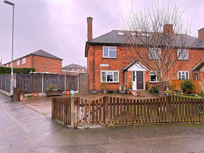 5 Bedroom Semi Detached House For Sale In East Avenue, Syston, LE7