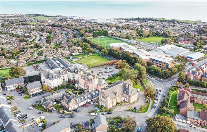 2 Bedroom Flat For Sale In Chapel Walk, Bexhill-On-Sea, TN40
