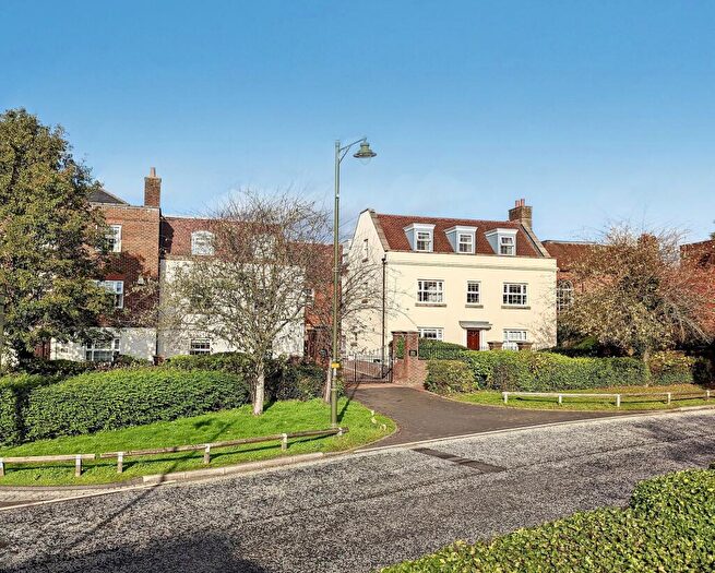 2 Bedroom Apartment To Rent In Worthing Road, Mitre Court, RH12