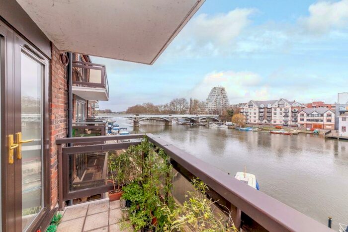 2 Bedroom Apartment To Rent In Becketts Place, Hampton Wick, Kingston Upon Thames, KT1