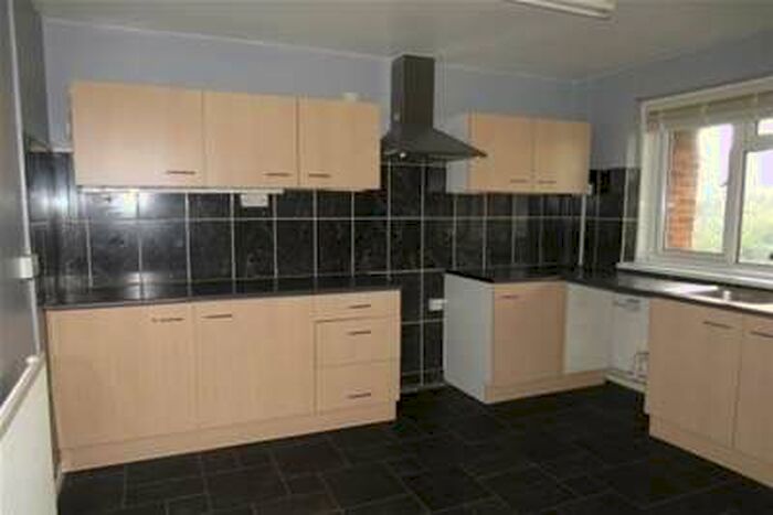 3 Bedroom Flat To Rent In Vineyard Road, Northfield, B31