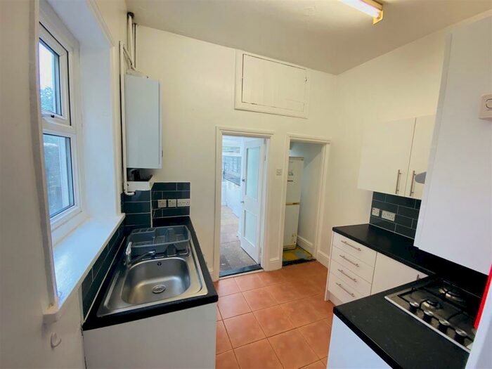 5 Bedroom House To Rent In Manners Road, Southsea, PO4