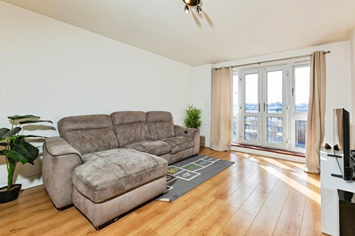 2 Bedroom Flat For Sale In Napier Road, Luscinia View, Reading, RG1