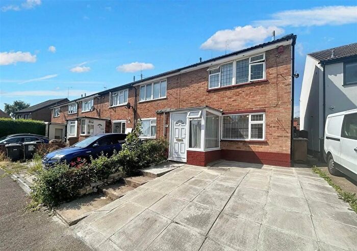 3 Bedroom End Of Terrace House To Rent In Dorel Close, Luton, LU2