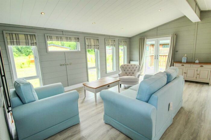 2 Bedroom Detached Bungalow For Sale In Aspen Country Park, Fornham St. Genevieve, Bury St. Edmunds, IP28
