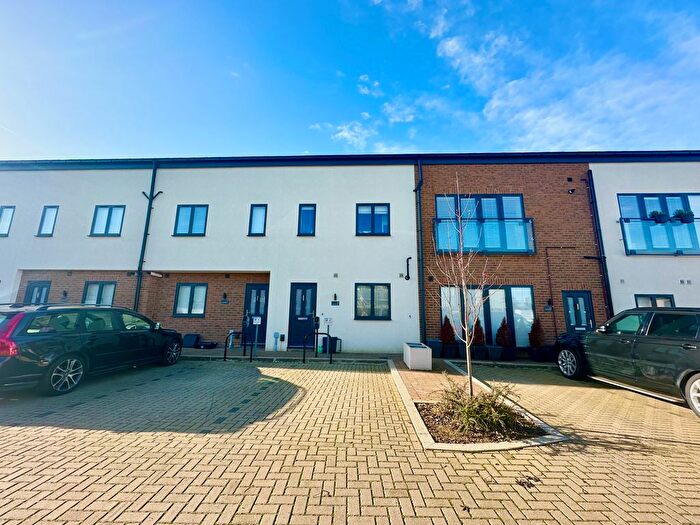 3 Bedroom Property To Rent In Denmark Place, Tring, HP23