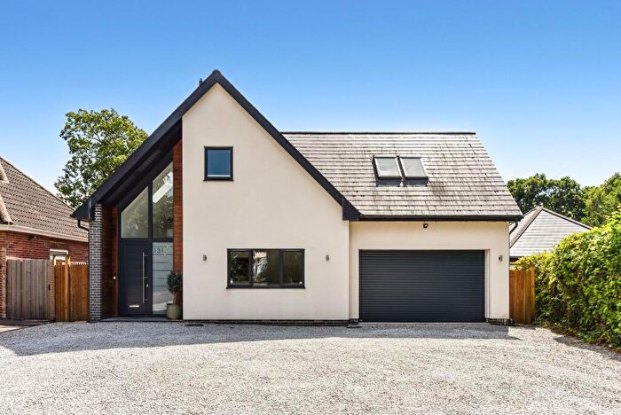 4 Bedroom Detached House For Sale In Portsmouth Road, Horndean, Waterlooville, Hampshire, PO8