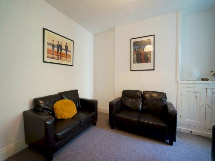 7 Bedroom House To Rent In Mountain View, Bangor, Gwynedd, LL57