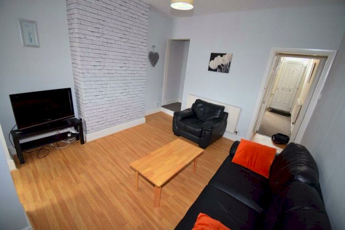 3 Bedroom House To Rent In Markeaton Street, DE1