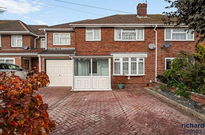 4 Bedroom Semi Detached House For Sale In Eastern Avenue, Old Walcot, Swindon, SN3