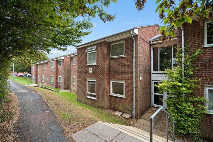 2 Bedroom Apartment For Sale In Chiltern Park Avenue, Berkhamsted, Hertfordshire, HP4