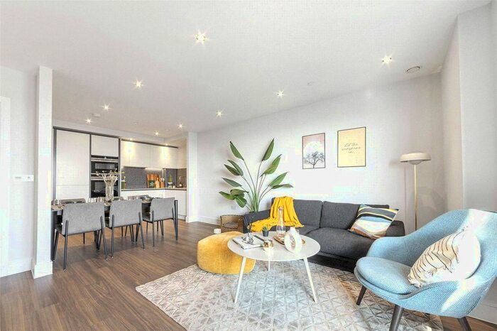 3 Bedroom Flat To Rent In Uncle Southall, Merrick Road, Southall, UB2