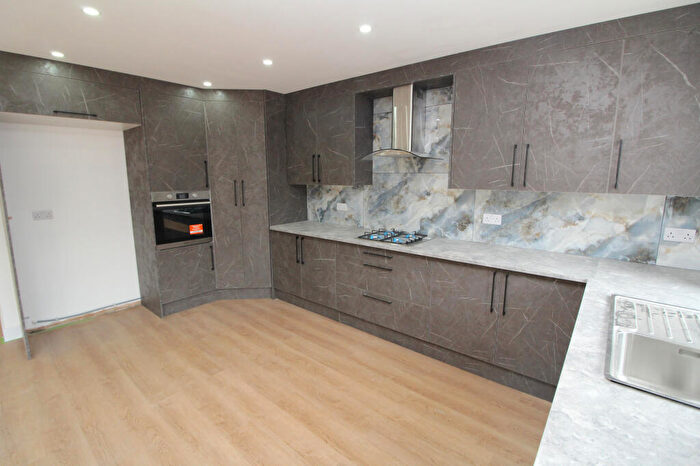 5 Bedroom Semi-Detached House To Rent In Radnor Avenue, Welling, DA16