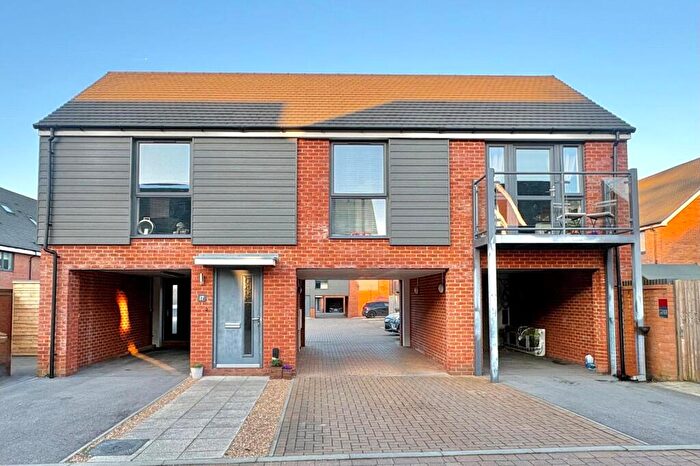 2 Bedroom Coach House For Sale In Montgomery Road, Bordon, Hampshire, GU35