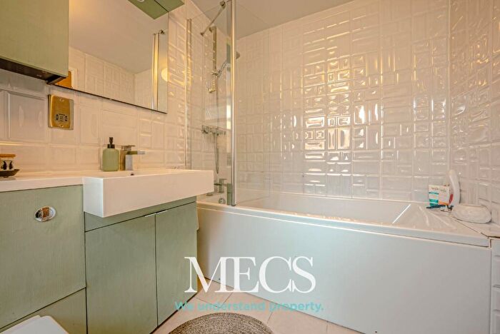 2 Bedroom Apartment For Sale In Sheepmoor Close, Birmingham, West Midlands, B17