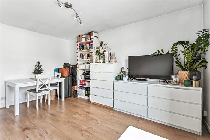 1 Bedroom Apartment To Rent In Downs Road, London, E5