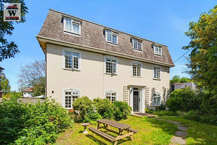 2 Bedroom Flat For Sale In The Woodlands, Isleworth, TW7