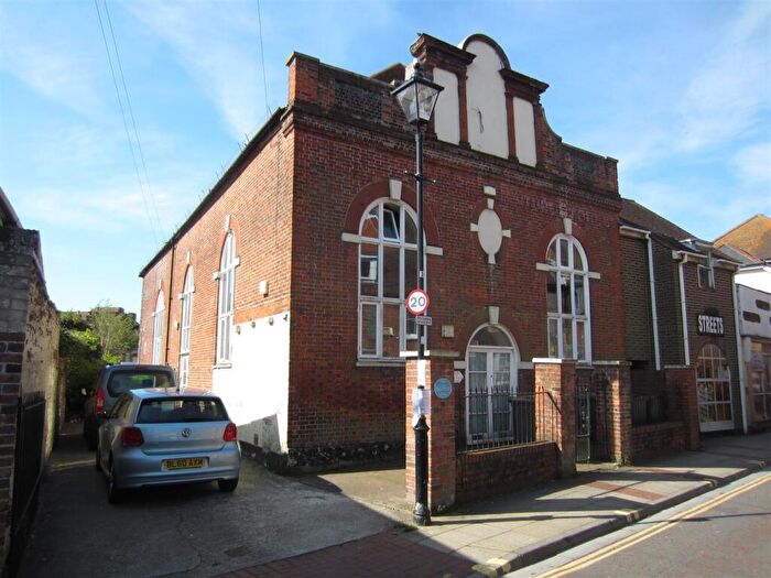 2 Bedroom Flat To Rent In The Pallant, Havant, Hants, PO9