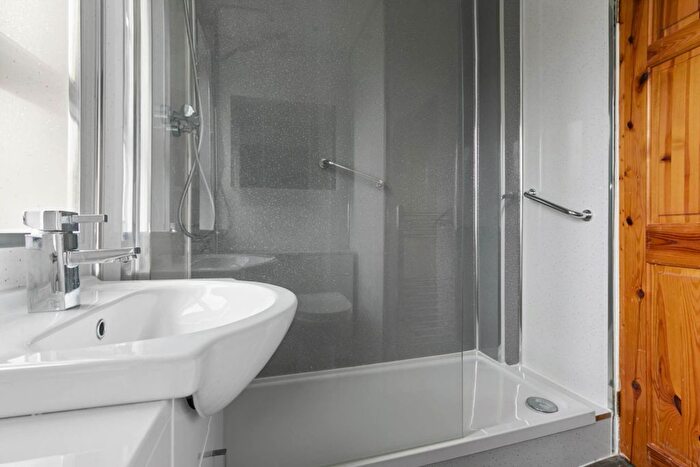 2 Bedroom Cottage For Sale In Moorpark Avenue, Penilee, G52