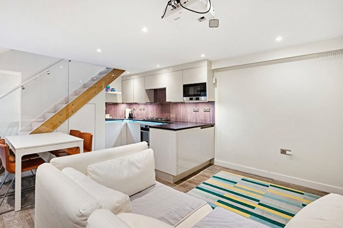 2 Bedroom Flat To Rent In St. Georges Drive, Abbots Manor, SW1V