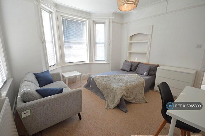 2 Bedroom Flat To Rent In Winton, Bournemouth, BH9
