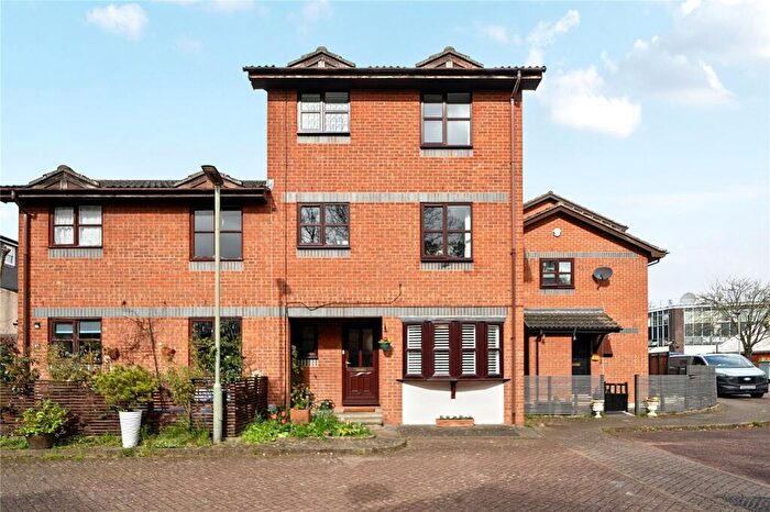 3 Bedroom End Of Terrace House For Sale In Tarragon Grove, Sydenham, London, SE26