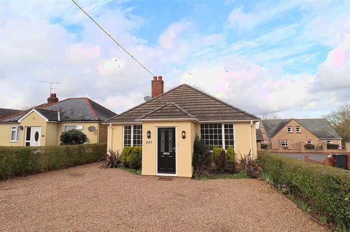 4 Bedroom Detached Bungalow To Rent In Church Street, Bocking, Braintree, CM7