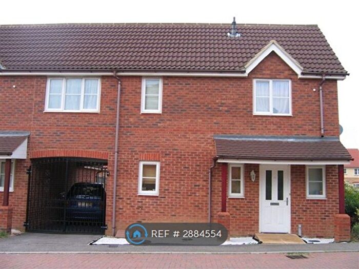 3 Bedroom Semi-Detached House To Rent In Thistle Drive, Hatfield, AL10