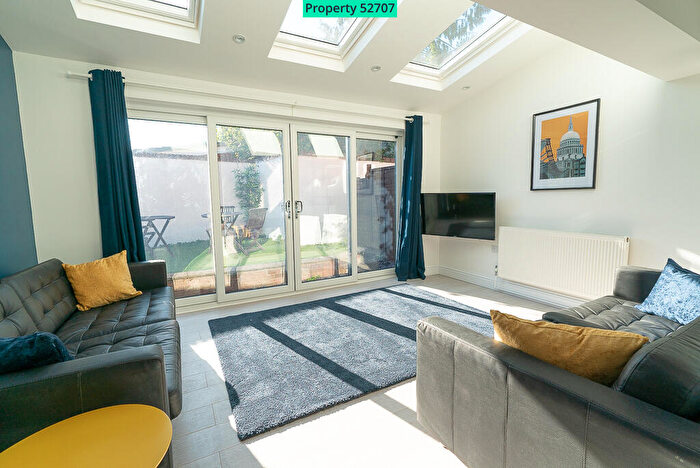 6 Bedroom Town House To Rent In Spear Road, Southampton, SO14