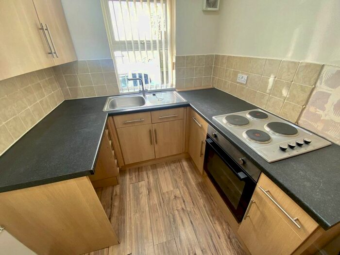 2 Bedroom Flat To Rent In Carmarthen Road, Waun Wen, Swansea, SA1