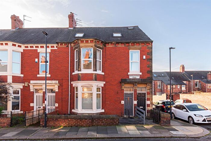 2 Bedroom Flat For Sale In Biddlestone Road, Heaton, Newcastle Upon Tyne, NE6