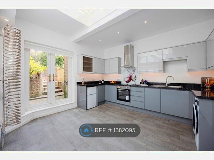 1 Bedroom Flat To Rent In Kent House, Cranbrook, TN17