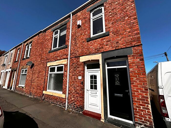 2 Bedroom Flat For Sale In Hainingwood Terrace, Bill Quay, Gateshead, NE10