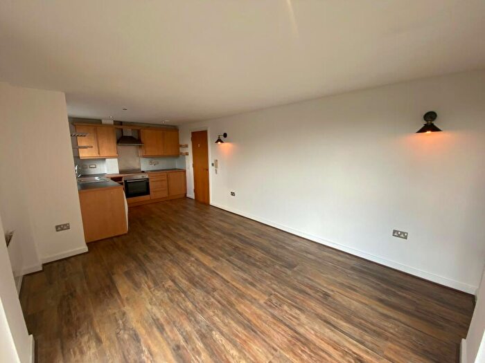 2 Bedroom Apartment To Rent In City Walk, Leeds, LS11