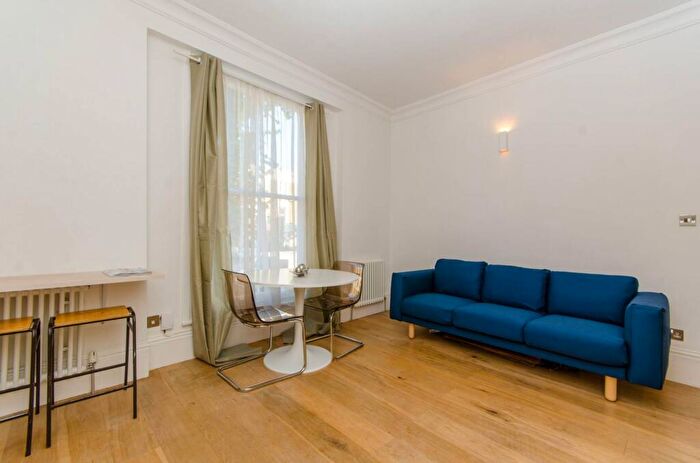 1 Bedroom Flat To Rent In Southgate Road, Islington, London, N1