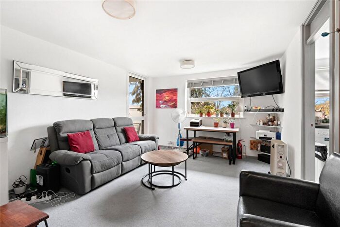 2 Bedroom Flat To Rent In Fairview Court, Linksway, London, NW4