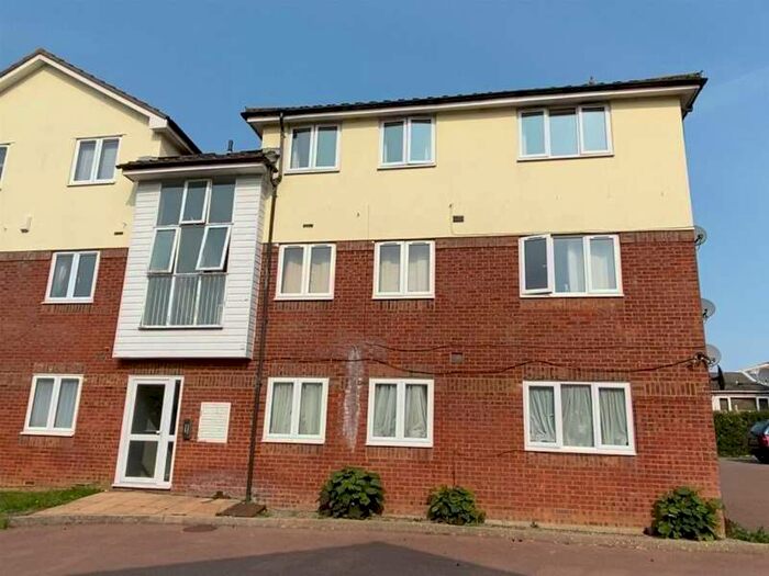 2 Bedroom Apartment For Sale In Odette Gardens Tadley, RG26