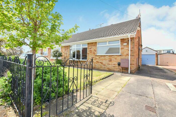 2 Bedroom Semi-Detached Bungalow For Sale In Scarrington Crescent, Hull, HU4