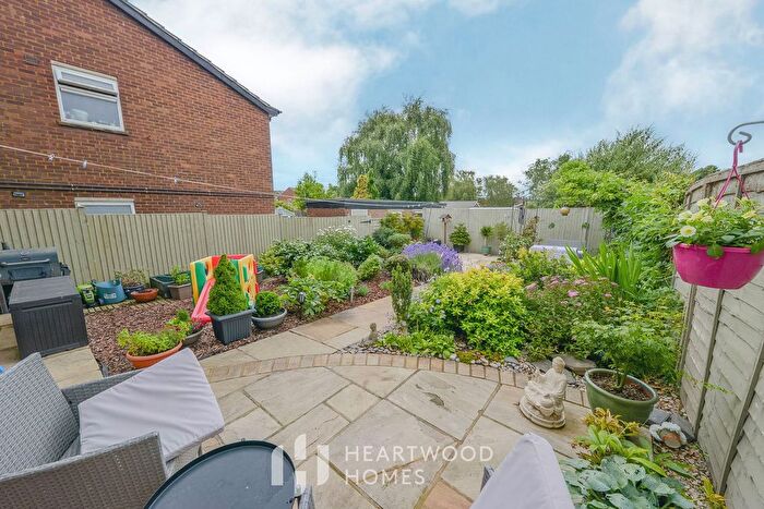 2 Bedroom Maisonette For Sale In St. Annes Road, London Colney, St. Albans, AL2