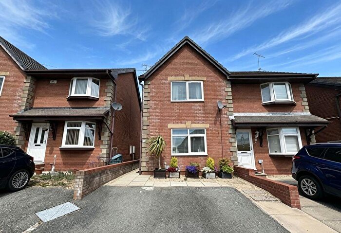 2 Bedroom Semi-Detached House For Sale In Campbell Close, Penrhyn Bay, LL30