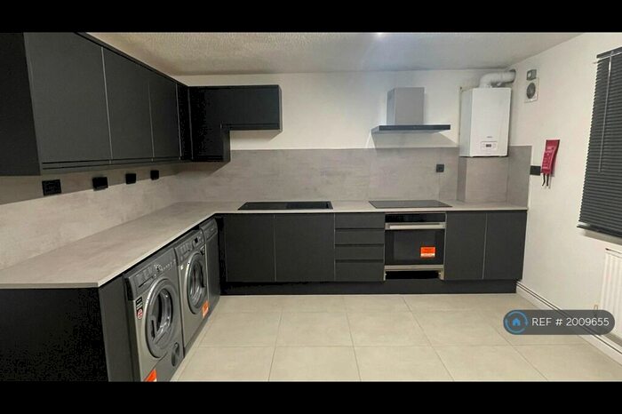 6 Bedroom Terraced House To Rent In Gadd Street, Nottingham, NG7