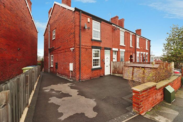 2 Bedroom End Of Terrace House For Sale In Avenue Road, Chesterfield, S41