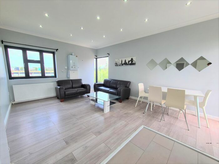 4 Bedroom Flat To Rent In Claremont Close, London, E16